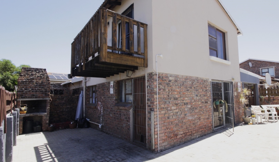 6 Bedroom Property for Sale in Wavecrest Eastern Cape